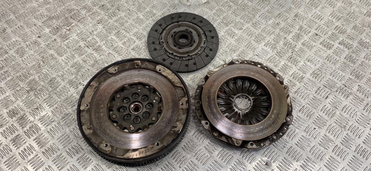 маховик BMW 3 серия F30/F31/F34 2014, 2.0 л., N47 D20 C, дизель, МКПП, седан, задний привод, правый руль, 21208638897 - фото №1