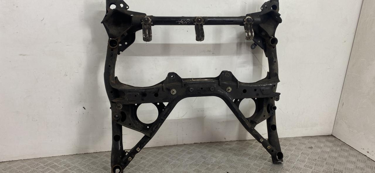 балка подвески передняя (подрамник) BMW 3 серия F30/F31/F34 2014, 2.0 л., N47 D20 C, дизель, МКПП, седан, задний привод, правый руль, 31106872118 - фото №1