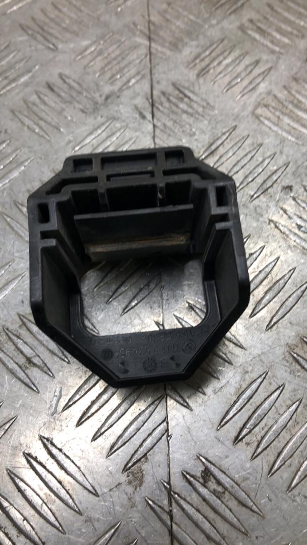 кронштейн радиатора BMW 3 серия E90/E91/E92/E93 E90 2007, 3.0 л., N52 B30, бензин, АКПП, седан, задний привод, правый руль, 17117524956, 7524956 - фото №1