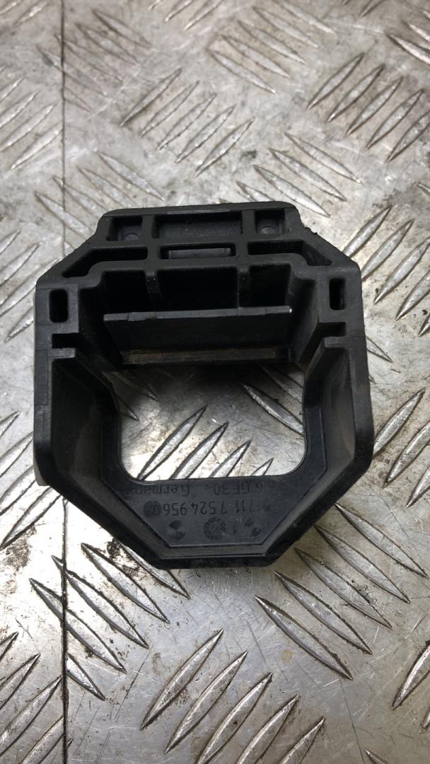 кронштейн радиатора BMW 3 серия E90/E91/E92/E93 E90 2007, 3.0 л., N52 B30, бензин, АКПП, седан, задний привод, правый руль, 17117524956, 7524956 - фото №1