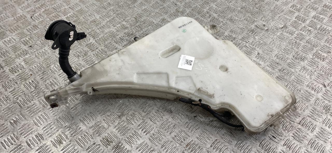 бачок омывателя BMW 3 серия F30/F31/F34 2014, 2.0 л., N47 D20 C, дизель, МКПП, седан, задний привод, правый руль, 61667241672 - фото №1