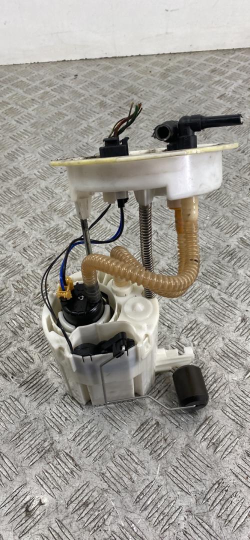 насос топливный BMW 3 серия F30/F31/F34 2014, 2.0 л., N47 D20 C, дизель, МКПП, седан, задний привод, правый руль, 7243972, 16117243972 - фото №1