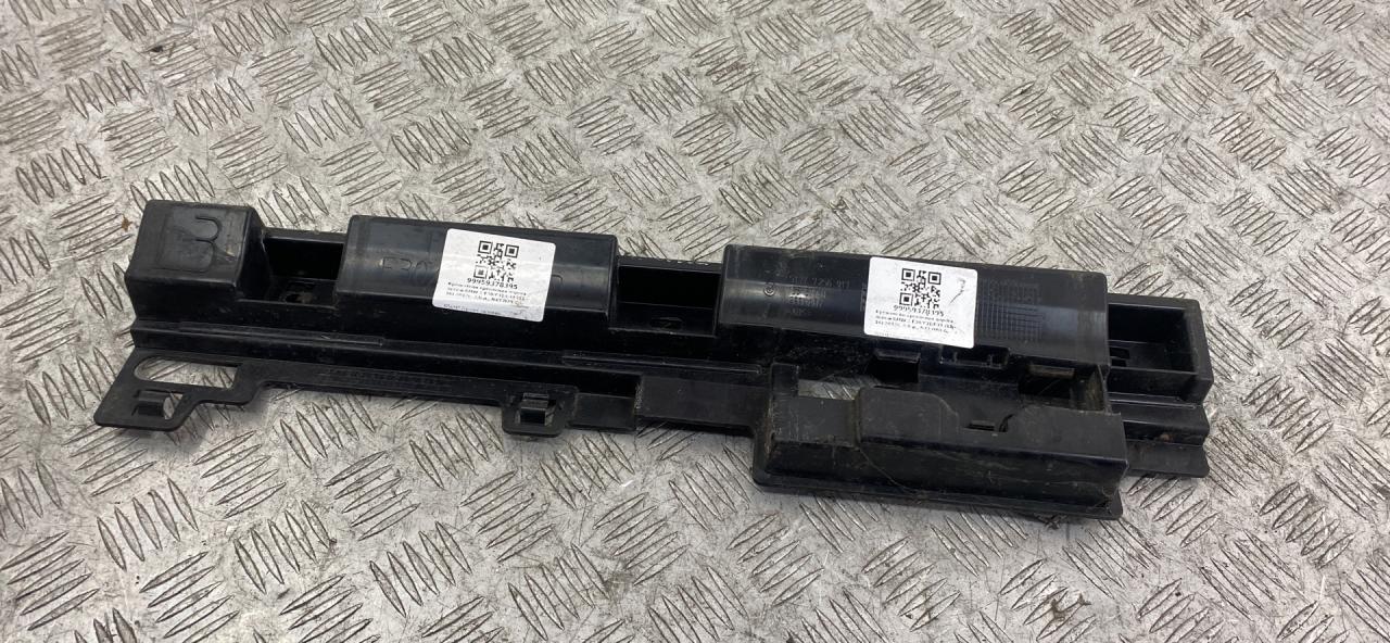 Кронштейн крепления порога BMW 3 серия F30/F31/F34 2014, 2.0 л., N47 D20 C, дизель, МКПП, седан, задний привод, правый руль, 51777256917, 7256917 - фото №1