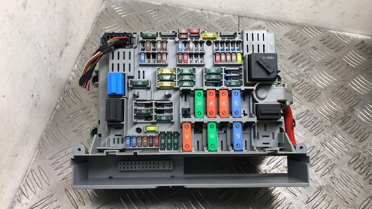 блок предохранителей BMW 3 серия E90/E91/E92/E93 E90 2007, 3.0 л., N52 B30, бензин, АКПП, седан, задний привод, правый руль, 61146906621, 6906621 - фото №1