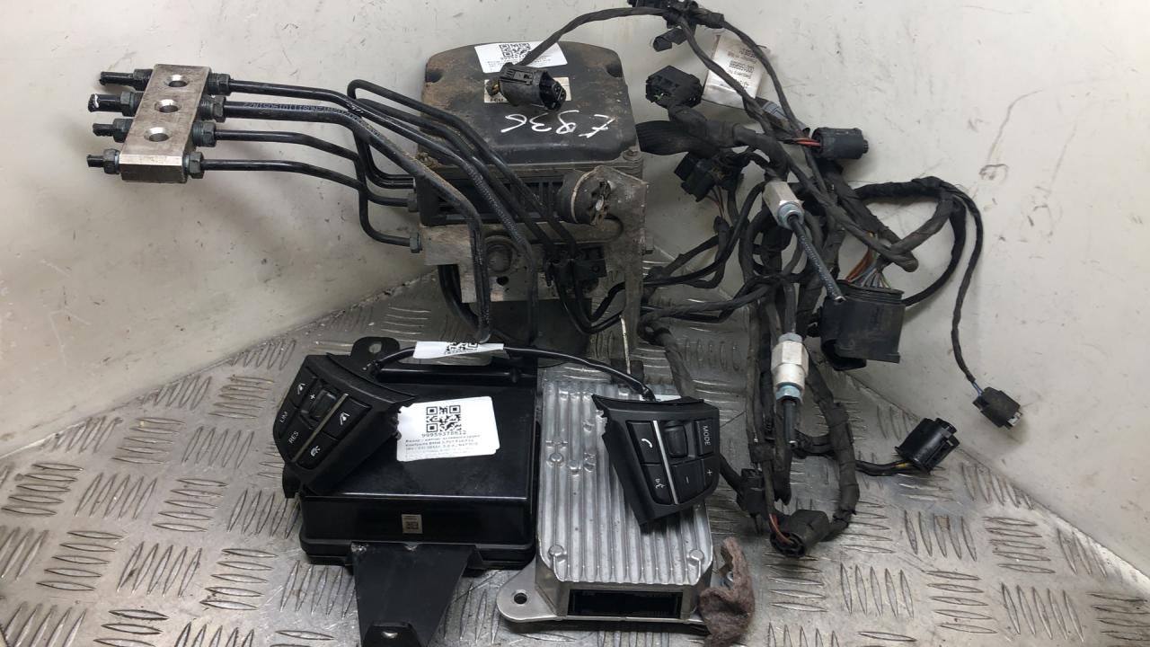 радар / датчик активного круиз контроля BMW 5 серия F07/F10/F11 F10 2011, 2.0 л., N47 D20 C, дизель, АКПП, a90 (sophitgrau), седан, задний привод, правый руль, 34516799519, 34526799660, 61319229485, 66316795769, 6795769, 6799519, 6799660, 9229485 - фото №1