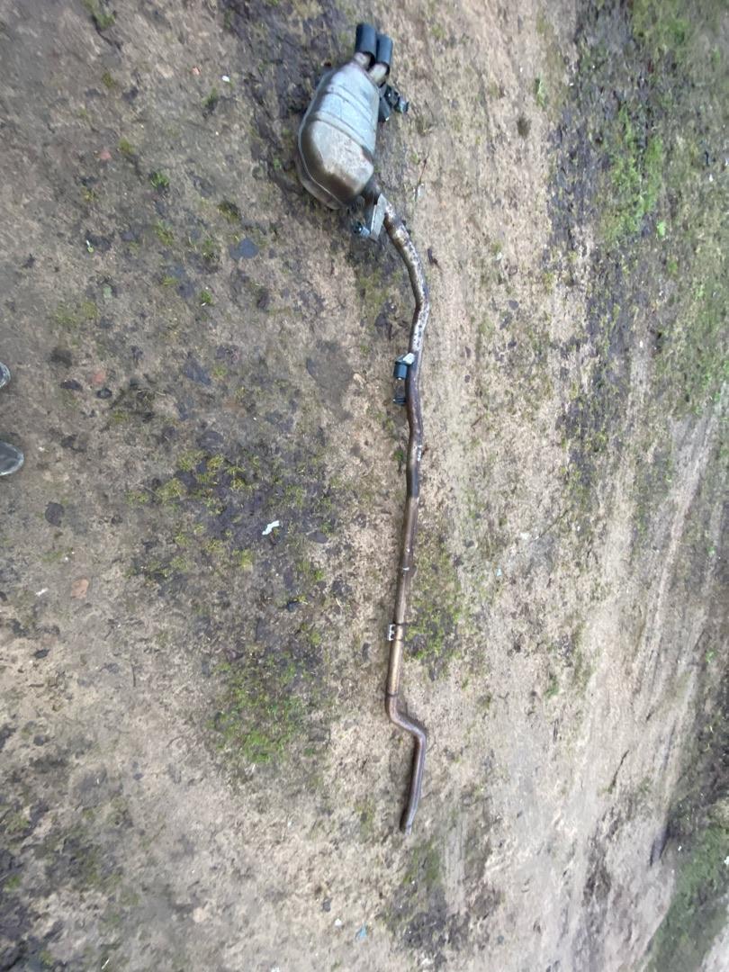 глушитель BMW 5 серия F07/F10/F11 F10 2011, 2.0 л., N47 D20 C, дизель, АКПП, a90 (sophitgrau), седан, задний привод, правый руль, 18308508187 - фото №1