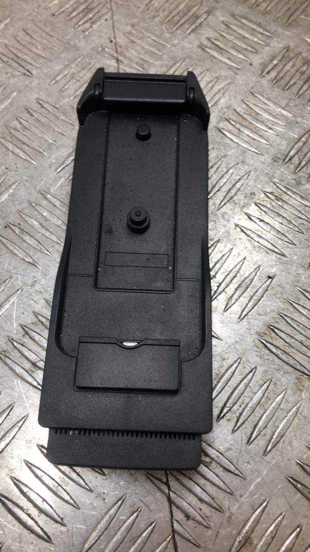 переходник для зарядки BMW 5 серия F07/F10/F11 F10 2011, 2.0 л., N47 D20 C, дизель, АКПП, a90 (sophitgrau), седан, задний привод, правый руль, 2351307, 84212351307 - фото №1