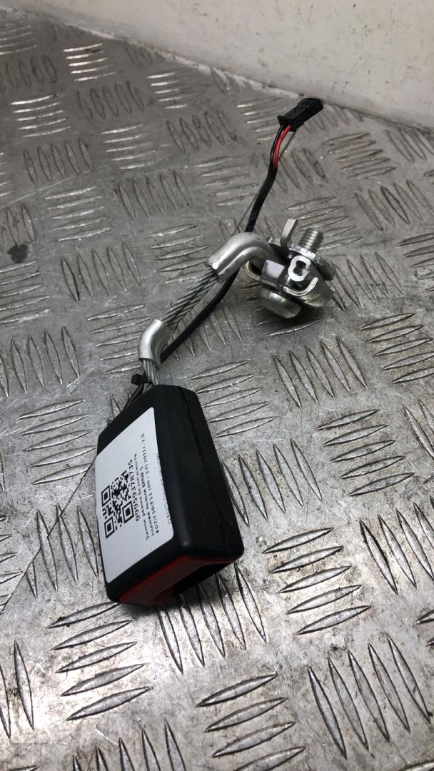 замок ремня безопасности BMW 5 серия F07/F10/F11 F10 2011, 2.0 л., N47 D20 C, дизель, АКПП, a90 (sophitgrau), седан, задний привод, правый руль, 72117243273, 7243273 - фото №1