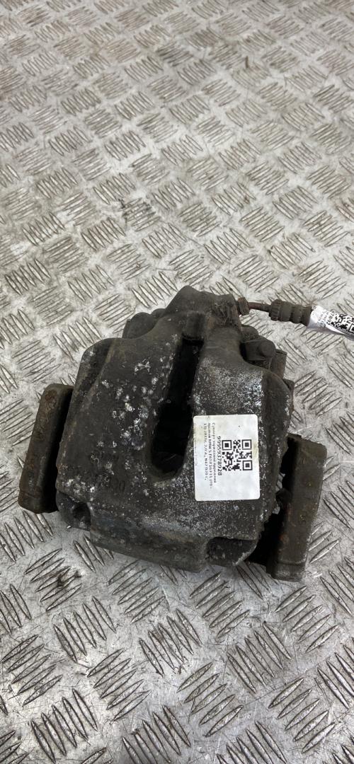 суппорт передний правый BMW 5 серия F07/F10/F11 F10 2011, 2.0 л., N47 D20 C, дизель, АКПП, a90 (sophitgrau), седан, задний привод, правый руль, 34116791920 - фото №1