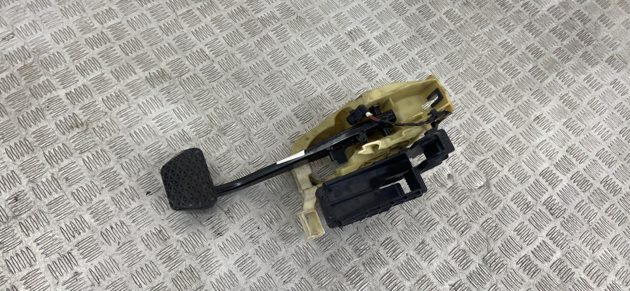 педаль тормоза BMW 5 серия F07/F10/F11 F10 2011, 2.0 л., N47 D20 C, дизель, АКПП, a90 (sophitgrau), седан, задний привод, правый руль, 35006777171 - фото №1