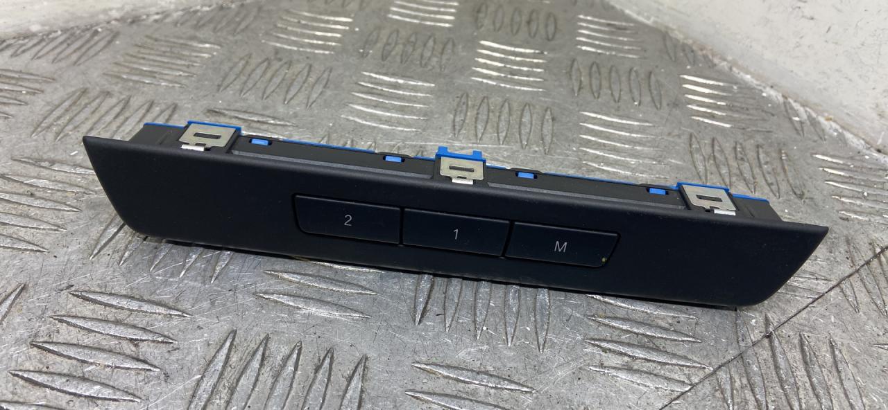 блок управления сиденьем BMW 5 серия F07/F10/F11 F10 2011, 2.0 л., N47 D20 C, дизель, АКПП, a90 (sophitgrau), седан, задний привод, правый руль, 61319215813, 9215813 - фото №1