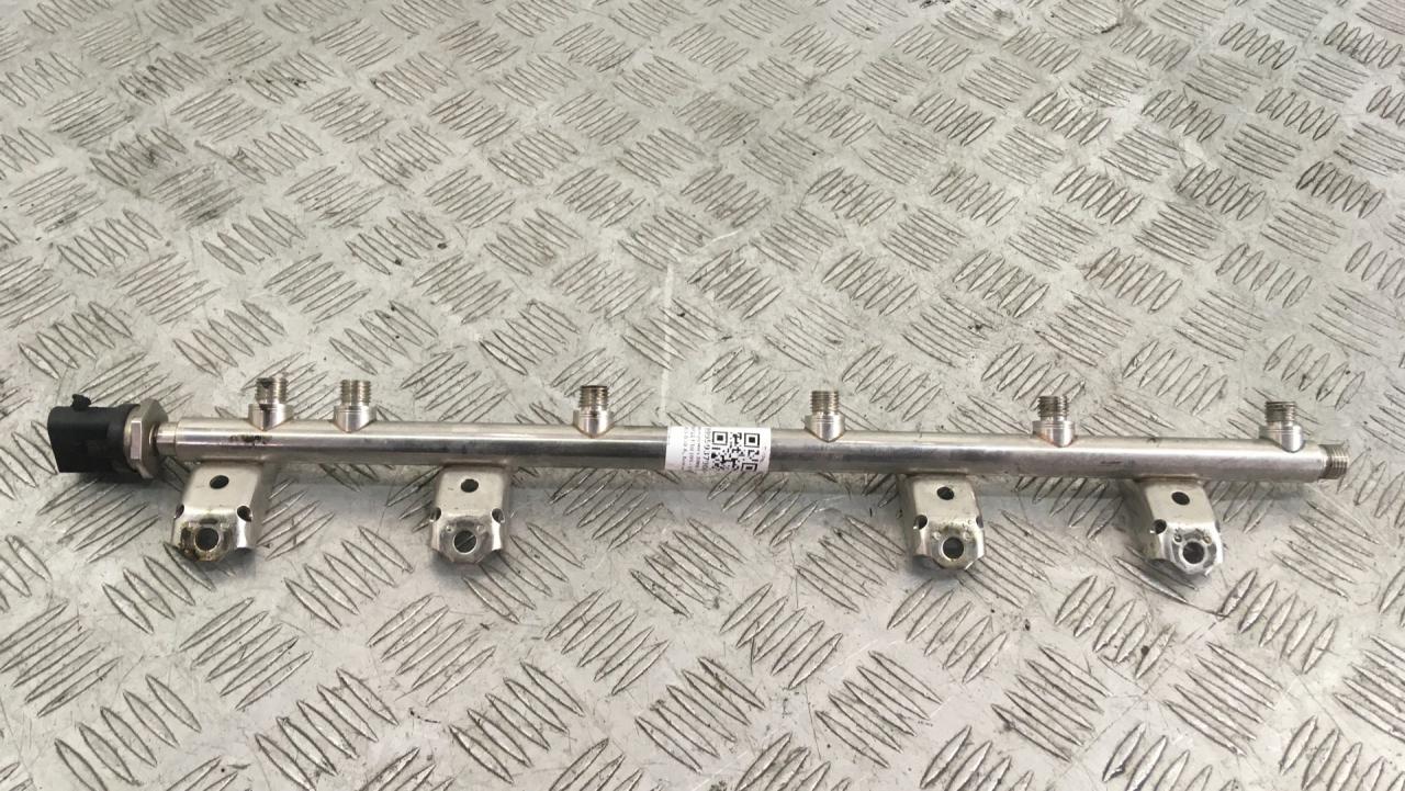 топливная рампа BMW 5 серия F07/F10/F11 F10 2012, 3.0 л., N55 B30 A, бензин, АКПП, havanna (a17), седан, полный привод, 13537649710 - фото №1