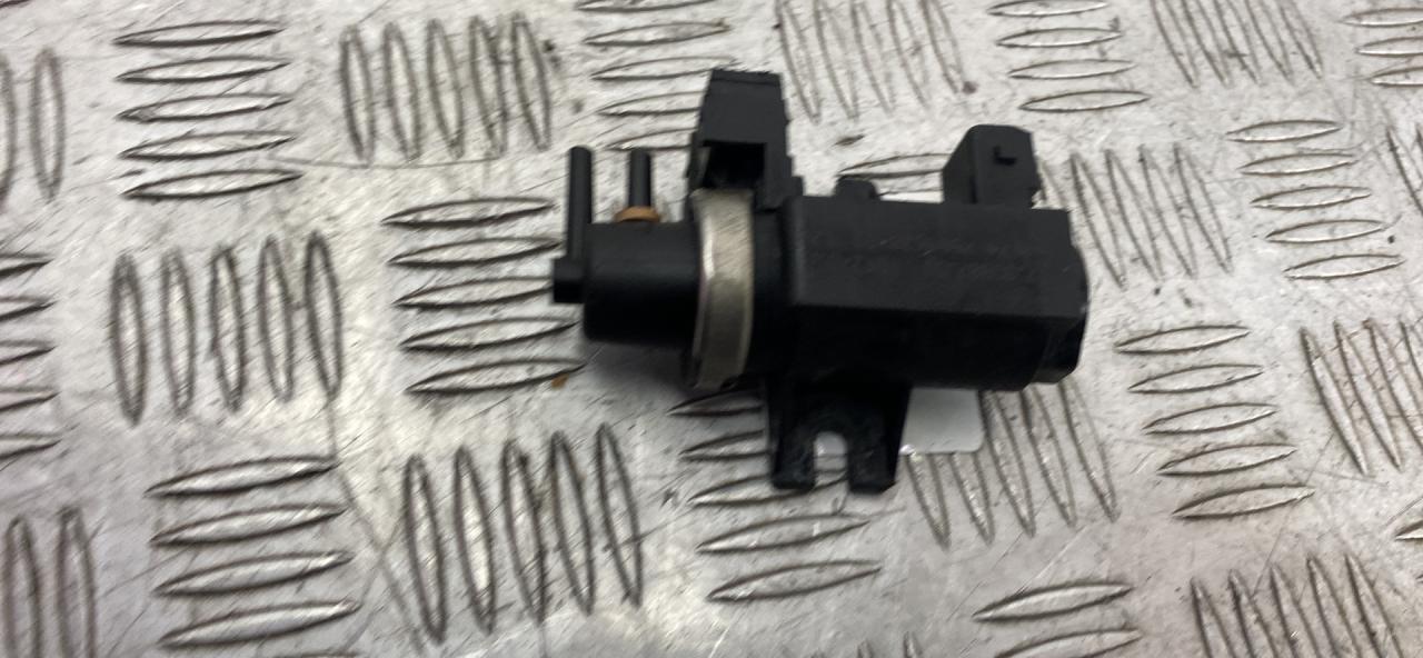 клапан управления турбиной (актуатор) BMW 5 серия F07/F10/F11 F10 2012, 3.0 л., N55 B30 A, бензин, АКПП, havanna (a17), седан, полный привод, 11747584628, 7584628 - фото №1