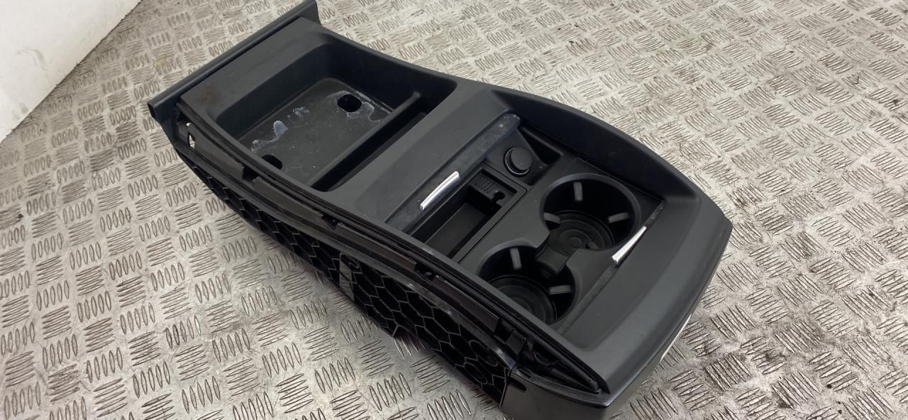 консоль салона BMW X6 M E71/E72 2010, 4.4 л., S63 B44 A, бензин, АКПП, carbonschwarz metallic (416), внедорожник 5 дв., полный привод, 51169124421, 9124421 - фото №1