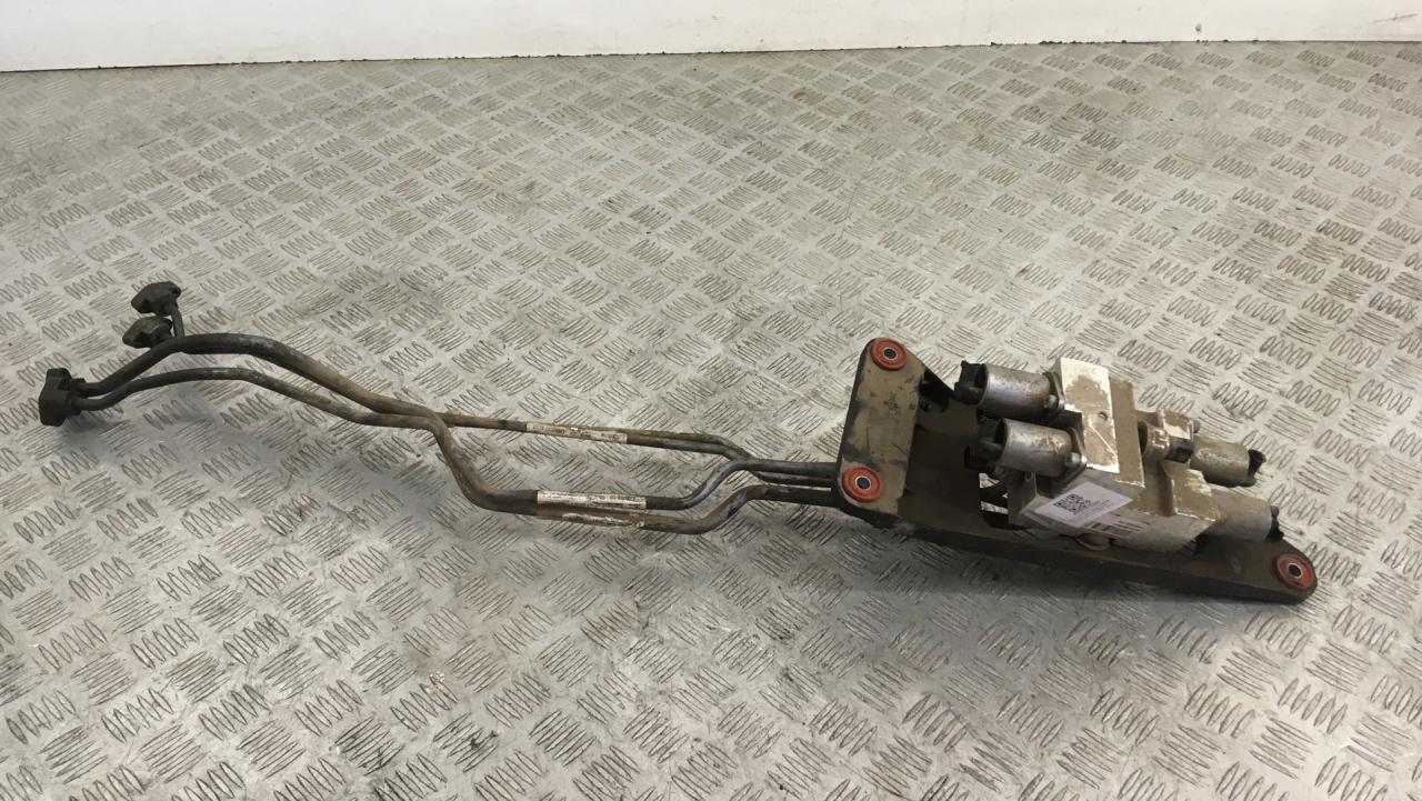 блок клапанов активного стабилизатора BMW X6 M E71/E72 2010, 4.4 л., S63 B44 A, бензин, АКПП, carbonschwarz metallic (416), внедорожник 5 дв., полный привод, 37206782737, 6782737 - фото №1