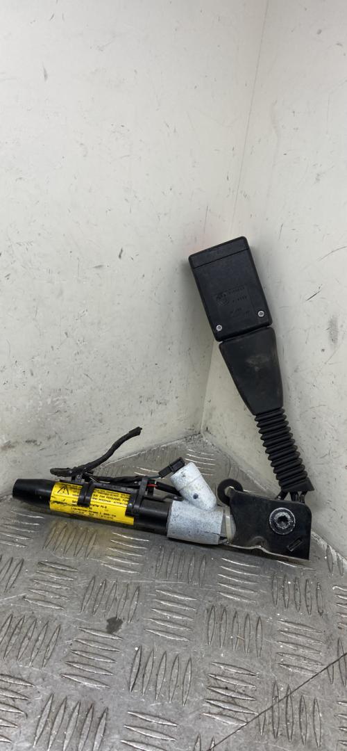 замок ремня безопасности BMW X6 M E71/E72 2010, 4.4 л., S63 B44 A, бензин, АКПП, carbonschwarz metallic (416), внедорожник 5 дв., полный привод, 72119172211, 9172211 - фото №1