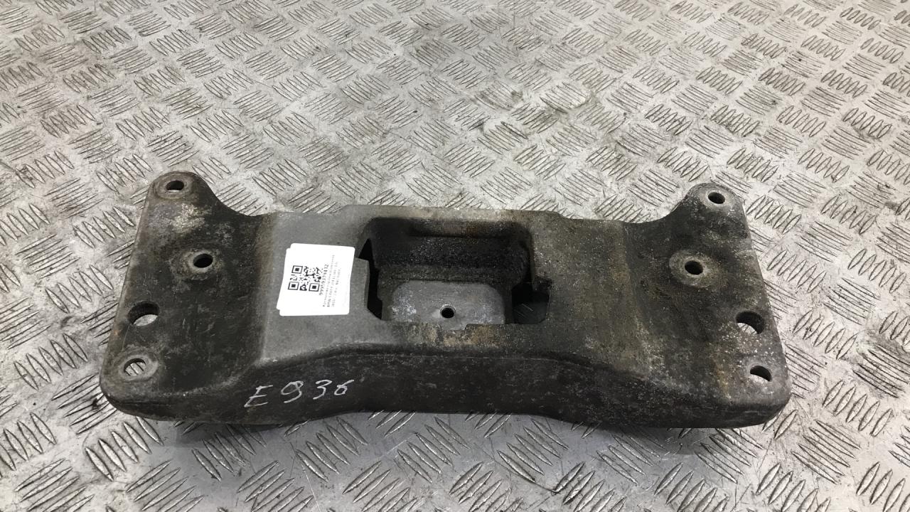 кронштейн КПП BMW 5 серия F07/F10/F11 F10 2011, 2.0 л., N47 D20 C, дизель, АКПП, a90 (sophitgrau), седан, задний привод, правый руль, 22316781222, 6781222 - фото №1