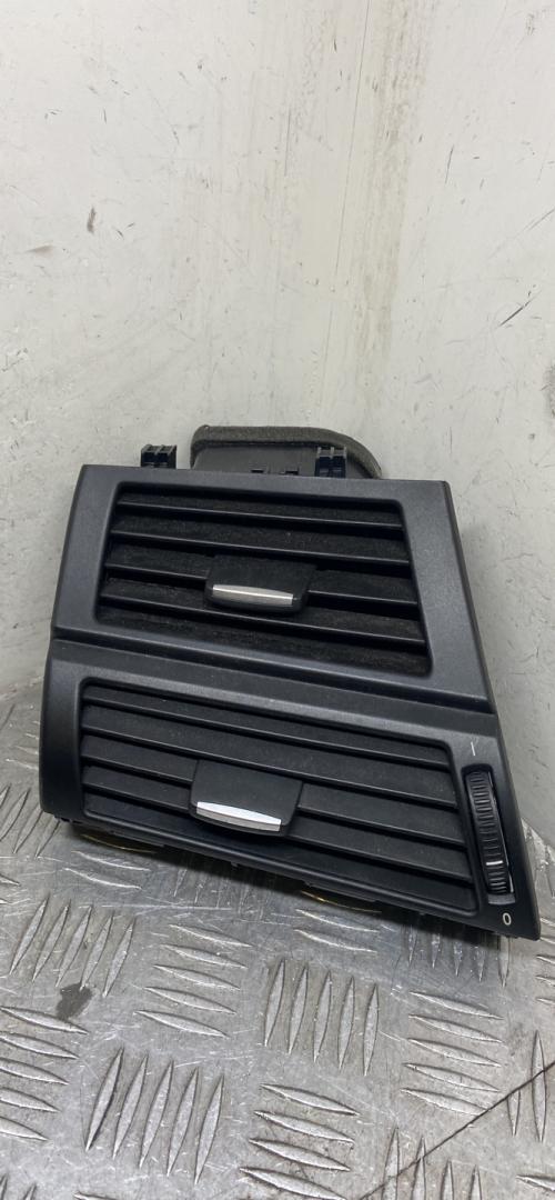 дефлектор обдува салона BMW X6 M E71/E72 2010, 4.4 л., S63 B44 A, бензин, АКПП, carbonschwarz metallic (416), внедорожник 5 дв., полный привод, 64227161803, 7161803 - фото №1