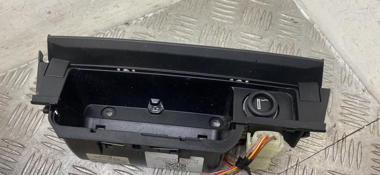 пепельница BMW 7 серия F01/F02 F02 2012, 4.4 л., N63 B44 A, бензин, АКПП, blue (a89), седан, полный привод, 9119317, 51169182502 - фото №1