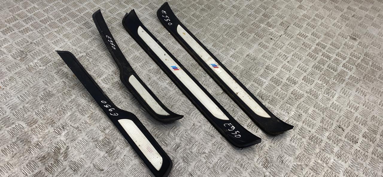 комплект накладок на пороги (внутренние) BMW 3 серия E90/E91/E92/E93 E90 2007, 3.0 л., M57 D30 (306D3), дизель, АКПП, черный, седан, задний привод, правый руль, 51477907151, 51477907152, 51477907159, 51477907160 - фото №1