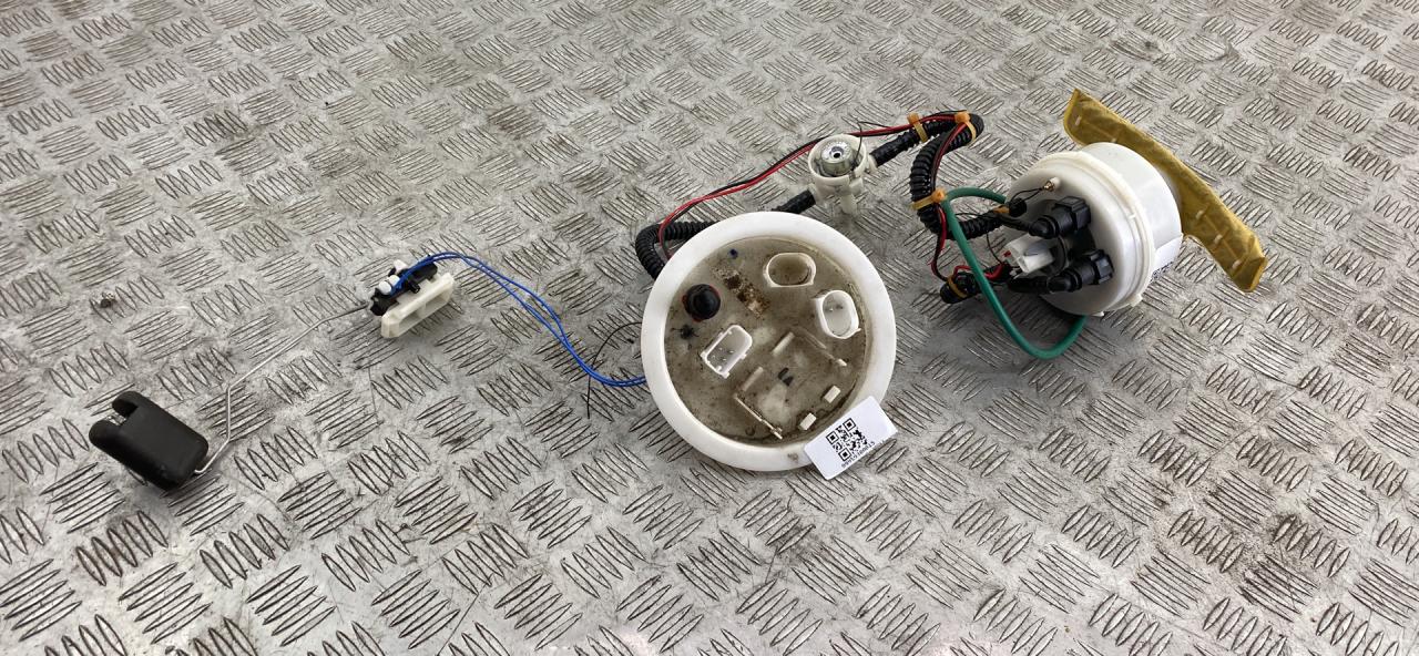 насос топливный BMW 7 серия F01/F02 F02 2012, 4.4 л., N63 B44 A, бензин, АКПП, blue (a89), седан, полный привод, 16117217261, 7217261 - фото №1