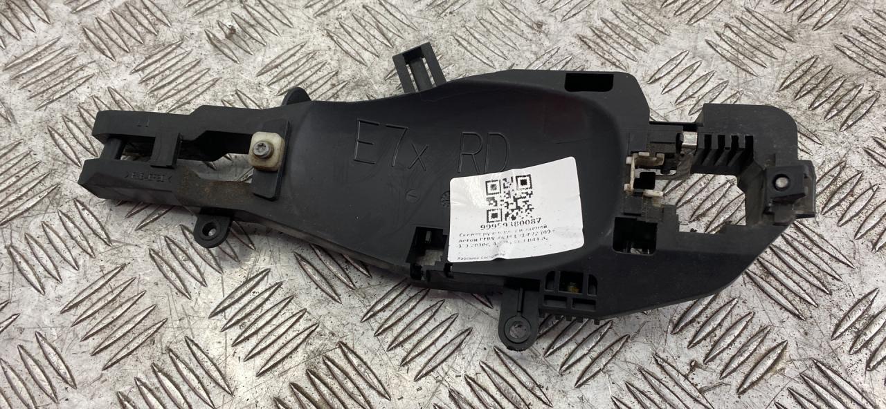 скелет ручки двери задней левой BMW X6 M E71/E72 2010, 4.4 л., S63 B44 A, бензин, АКПП, carbonschwarz metallic (416), внедорожник 5 дв., полный привод, 51217137053 - фото №1