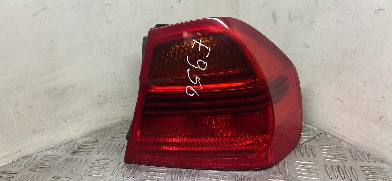 фонарь задний правый BMW 3 серия E90/E91/E92/E93 2007, 3.0 л., M57 D30 (306D3), дизель, АКПП, серебро, седан, задний привод, правый руль, 63216937458, 6937458 - фото №1