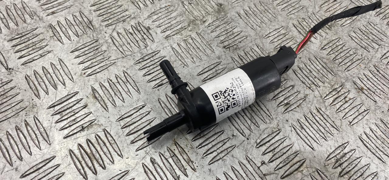 насос (моторчик) омывателя фар BMW 7 серия F01/F02 F02 2012, 4.4 л., N63 B44 A, бензин, АКПП, blue (a89), седан, полный привод, 7217792, 67637217792 - фото №1