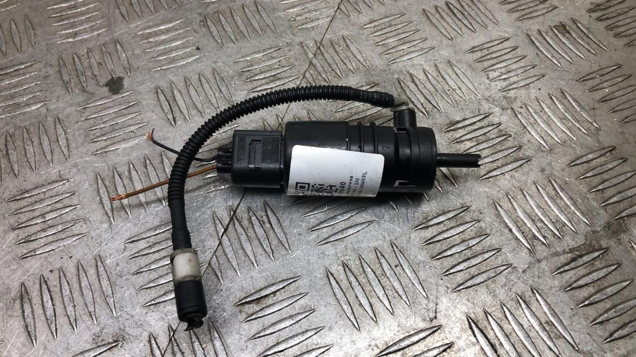 насос (моторчик) омывателя стекла BMW X5 E70 2009, 3.0 л., M57 D30 (306D3), дизель, АКПП, spacegrau metallic (a52), внедорожник 5 дв., полный привод, правый руль, 67126934160, 6934160 - фото №1