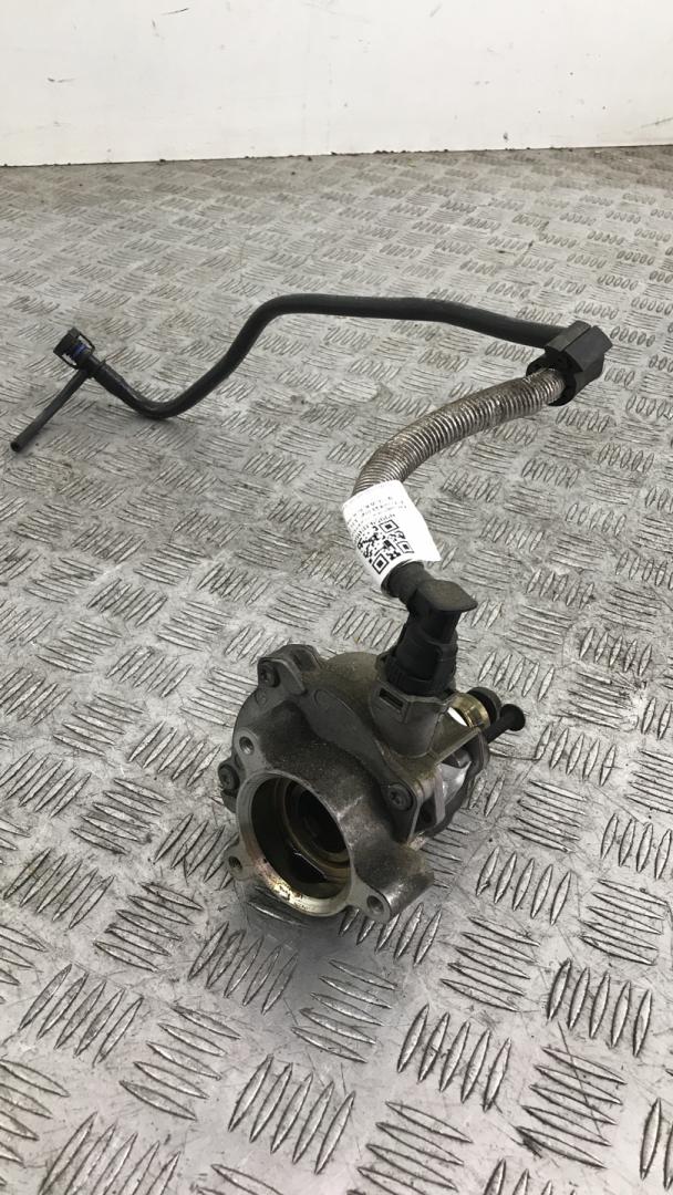 насос вакуумный BMW 5 серия F07/F10/F11 2011, 3.0 л., N53 B30 A, бензин, 7519458 - фото №1