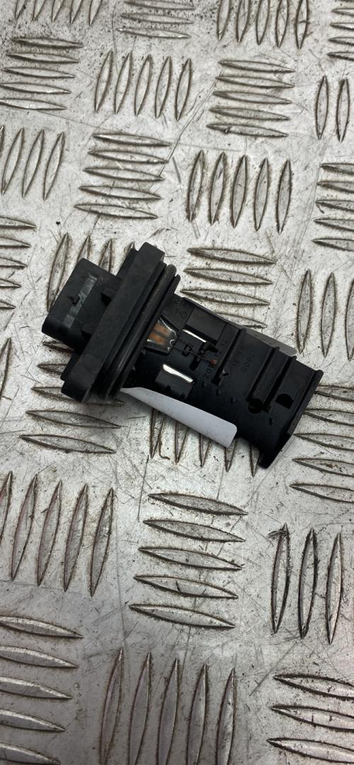 расходомер воздуха BMW 3 серия F30/F31/F34 2013, 2.0 л., N47 D20 C, дизель, МКПП, black sapphire metallic (475), седан, задний привод, правый руль, 8506408, 13628506408 - фото №1