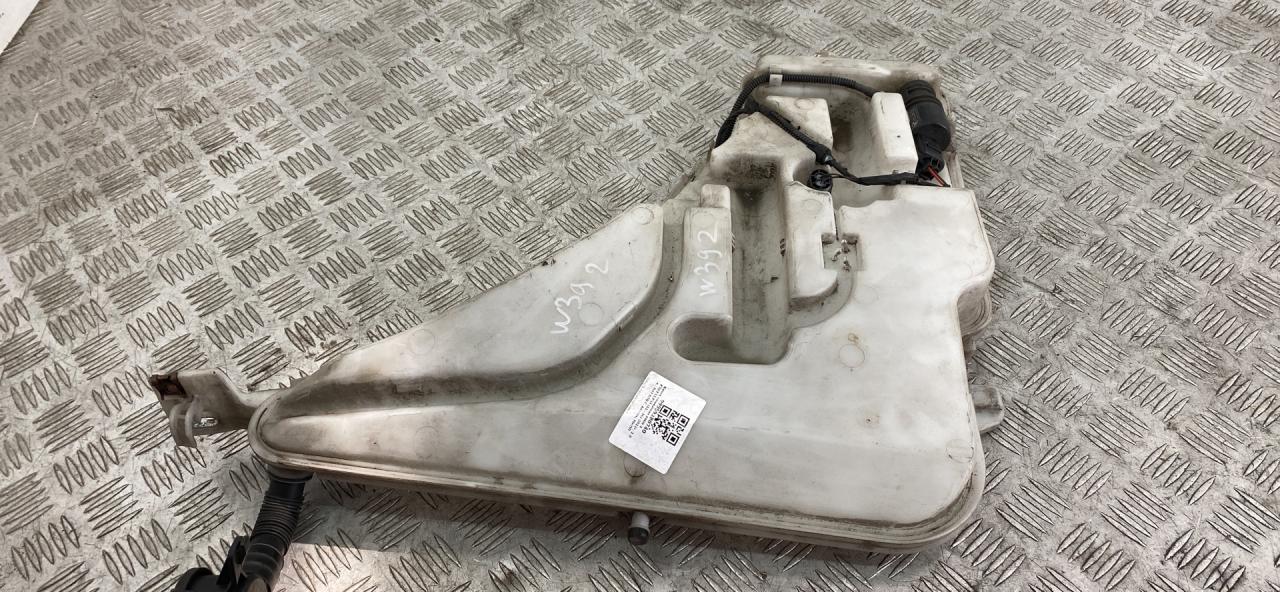 бачок омывателя BMW 3 серия F30/F31/F34 2013, 2.0 л., N47 D20 C, дизель, МКПП, black sapphire metallic (475), седан, задний привод, правый руль, 61667241680, 7241671 - фото №1