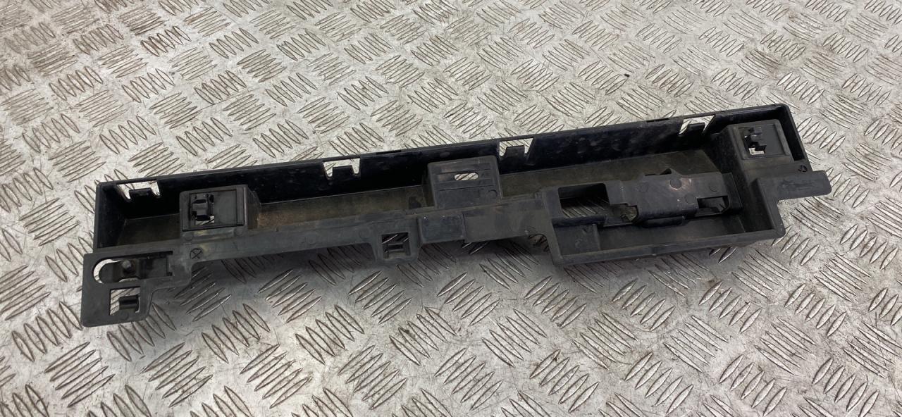 Кронштейн крепления порога BMW 3 серия F30/F31/F34 2013, 2.0 л., N47 D20 C, дизель, МКПП, black sapphire metallic (475), седан, задний привод, правый руль, 51777256918, 7256918 - фото №1