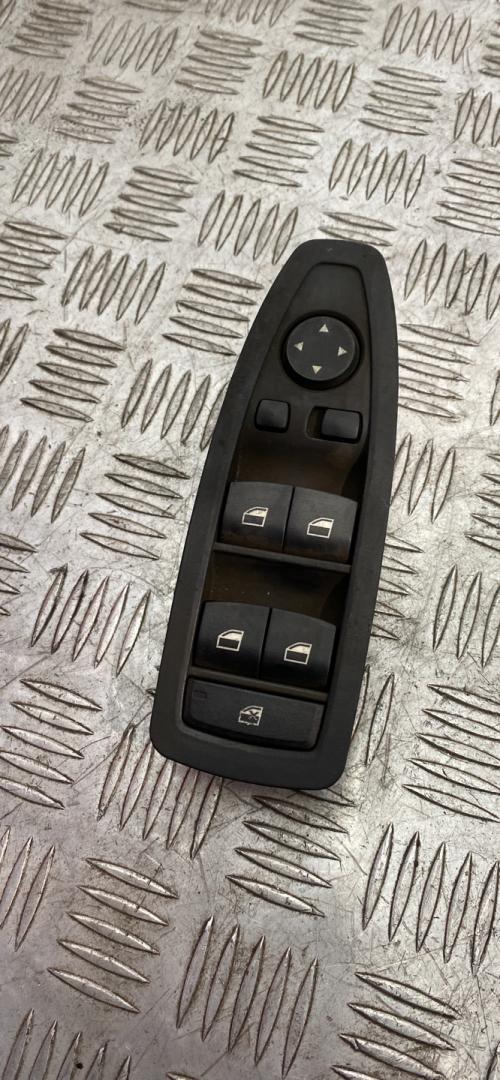блок управления стеклоподъемниками BMW 3 серия F30/F31/F34 2013, 2.0 л., N47 D20 C, дизель, МКПП, black sapphire metallic (475), седан, задний привод, правый руль, 61319208111, 9208111 - фото №1