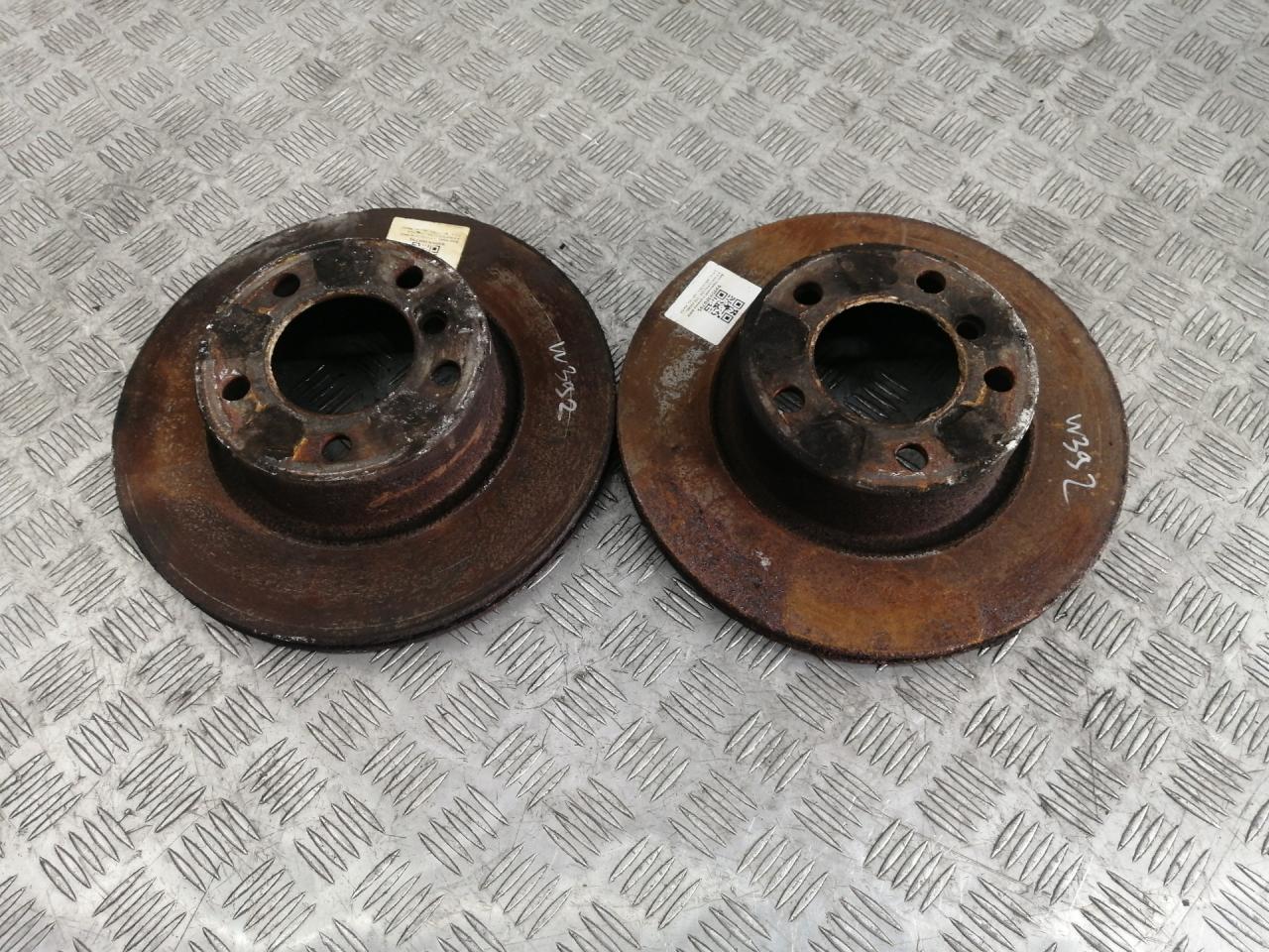 диск тормозной передний BMW 3 серия F30/F31/F34 2013, 2.0 л., N47 D20 C, дизель, МКПП, black sapphire metallic (475), седан, задний привод, правый руль, 34116792217 - фото №1