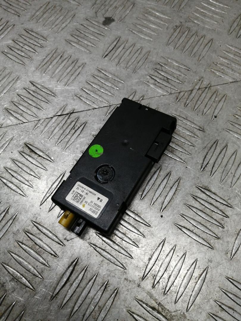 усилитель антенны BMW 3 серия F30/F31/F34 2013, 2.0 л., N47 D20 C, дизель, МКПП, black sapphire metallic (475), седан, задний привод, правый руль, 65209231175, 9231175 - фото №1