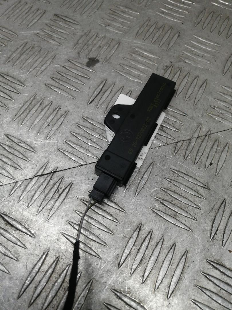 Антенна системы комфортного доступа BMW 3 серия F30/F31/F34 2013, 2.0 л., N47 D20 C, дизель, МКПП, black sapphire metallic (475), седан, задний привод, правый руль, 65209220832, 9220832 - фото №1