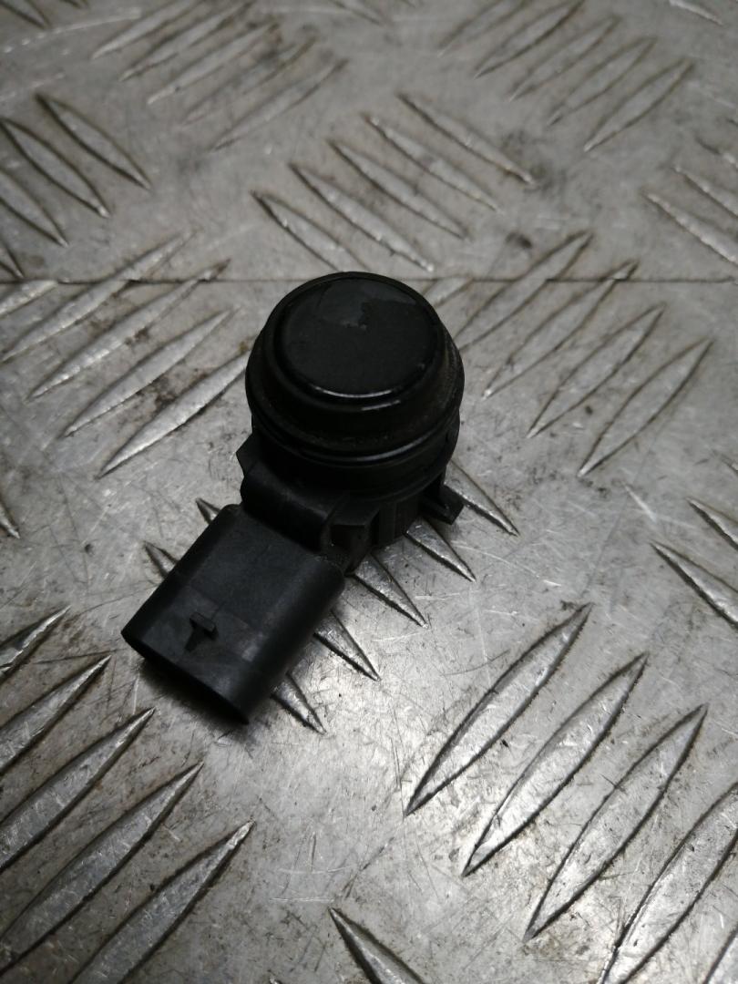 парктроник передний BMW 3 серия F30/F31/F34 2013, 2.0 л., N47 D20 C, дизель, МКПП, black sapphire metallic (475), седан, задний привод, правый руль, 9261582, 66209261582 - фото №1