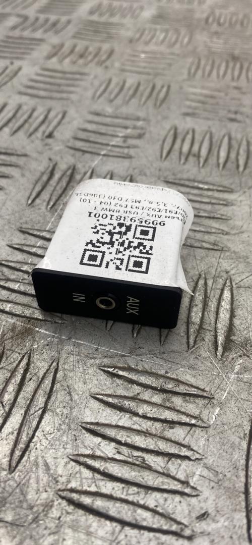 разъем AUX / USB BMW 3 серия E90/E91/E92/E93 E92 2007, 3.5 л., M57D30 (306D5), дизель, АКПП, купе, задний привод, правый руль, 6930561, 61346930561 - фото №1