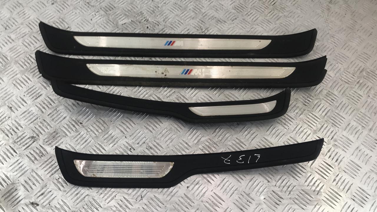 комплект накладок на пороги (внутренние) BMW 3 серия E90/E91/E92/E93 E90 2007, 3.0 л., M57 D30 (306D3), дизель, АКПП, синий, седан, правый руль, 51477907151, 51477907152, 51477907159, 51477907160 - фото №1