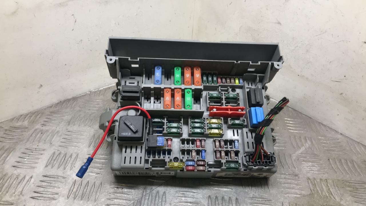 блок предохранителей BMW 3 серия E90/E91/E92/E93 E90 2007, 3.0 л., M57 D30 (306D3), дизель, АКПП, серебро, седан, задний привод, правый руль, 61146906621, 6906621 - фото №1