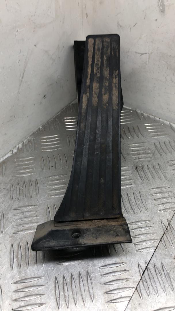 педаль BMW 3 серия E90/E91/E92/E93 E90 2007, 3.0 л., M57 D30 (306D3), дизель, АКПП, серебро, седан, задний привод, правый руль, 6766930, 35426859999 - фото №1