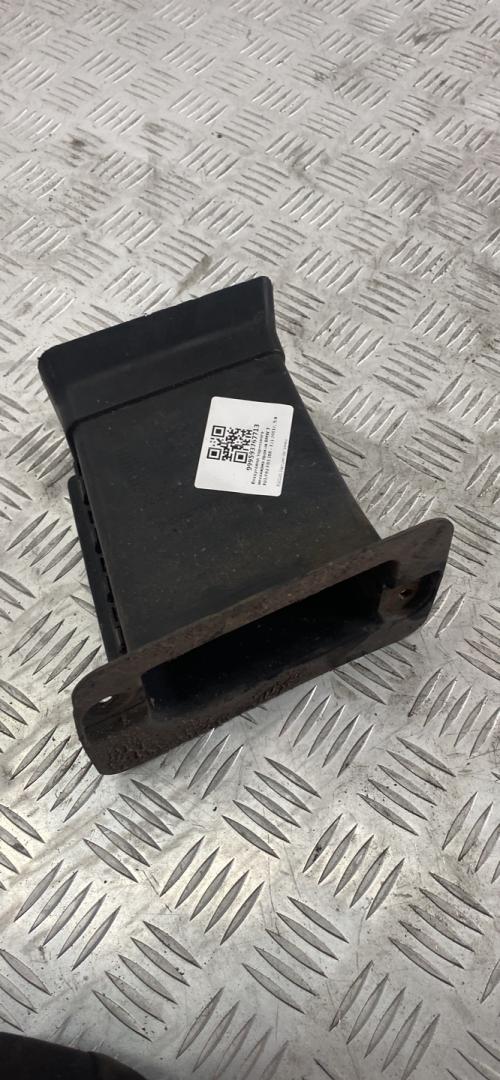 воздуховод тормозной правый BMW 7 серия F01/F02 F01 2011, 3.0 л., N57 D30 A, дизель, АКПП, black sapphire metallic (475), седан, задний привод, правый руль, 51757185168, 7185168 - фото №1