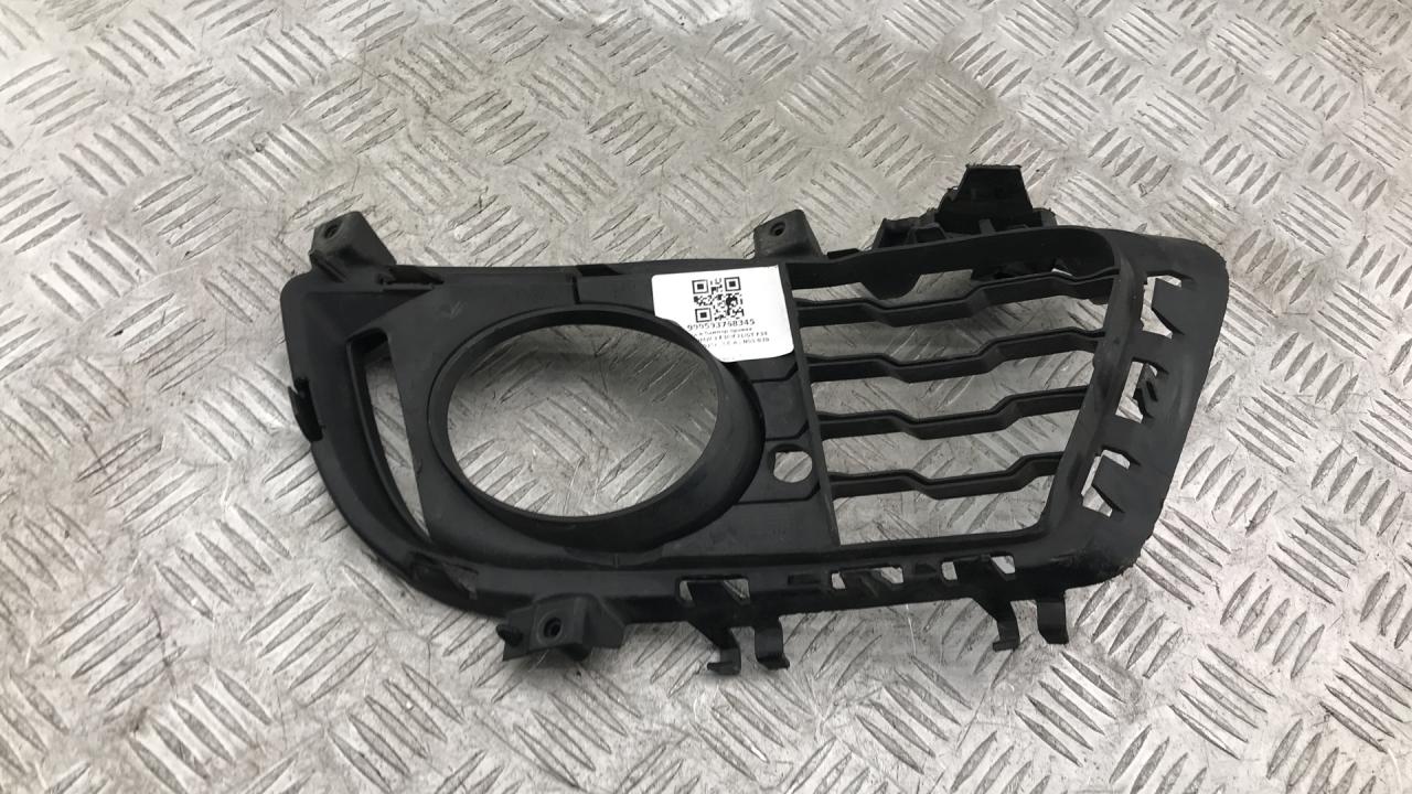 заглушка (решетка) в бампер BMW 3 GT F34 2016, 3.0 л., N55 B30 A, бензин, АКПП, белый, хетчбэк 5 дв., полный привод, 51118057324, 8057324 - фото №1