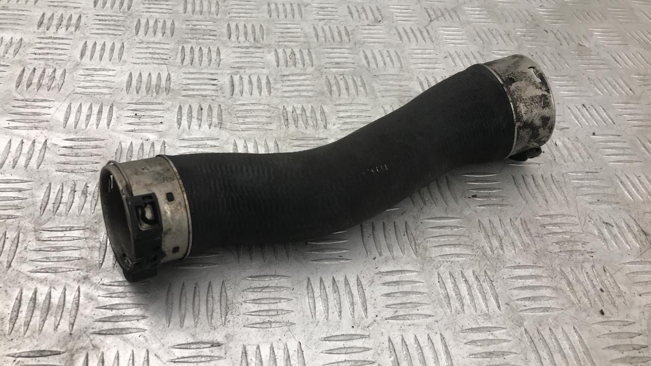 патрубок интеркулера BMW 3 GT F34 2016, 3.0 л., N55 B30 A, бензин, АКПП, белый, хетчбэк 5 дв., полный привод, 13717602652, 7602652 - фото №1