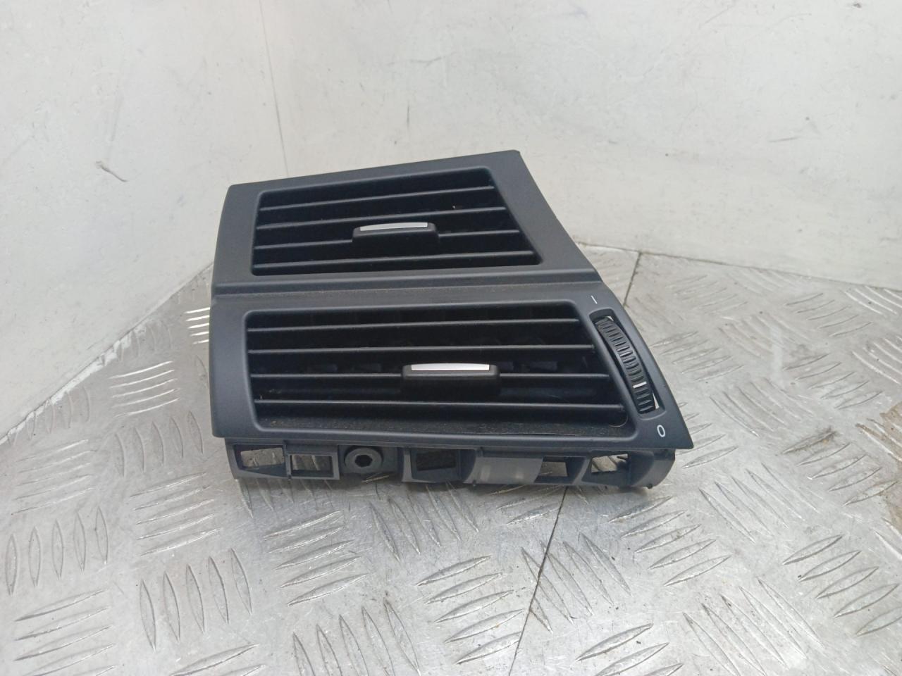 дефлектор обдува салона BMW X6 E71/E72 E71 2009, 3.5 л., M57D30 (306D5), дизель, АКПП, monacoblau (a35), внедорожник 5 дв., полный привод, правый руль, 64227161803, 7161803 - фото №1