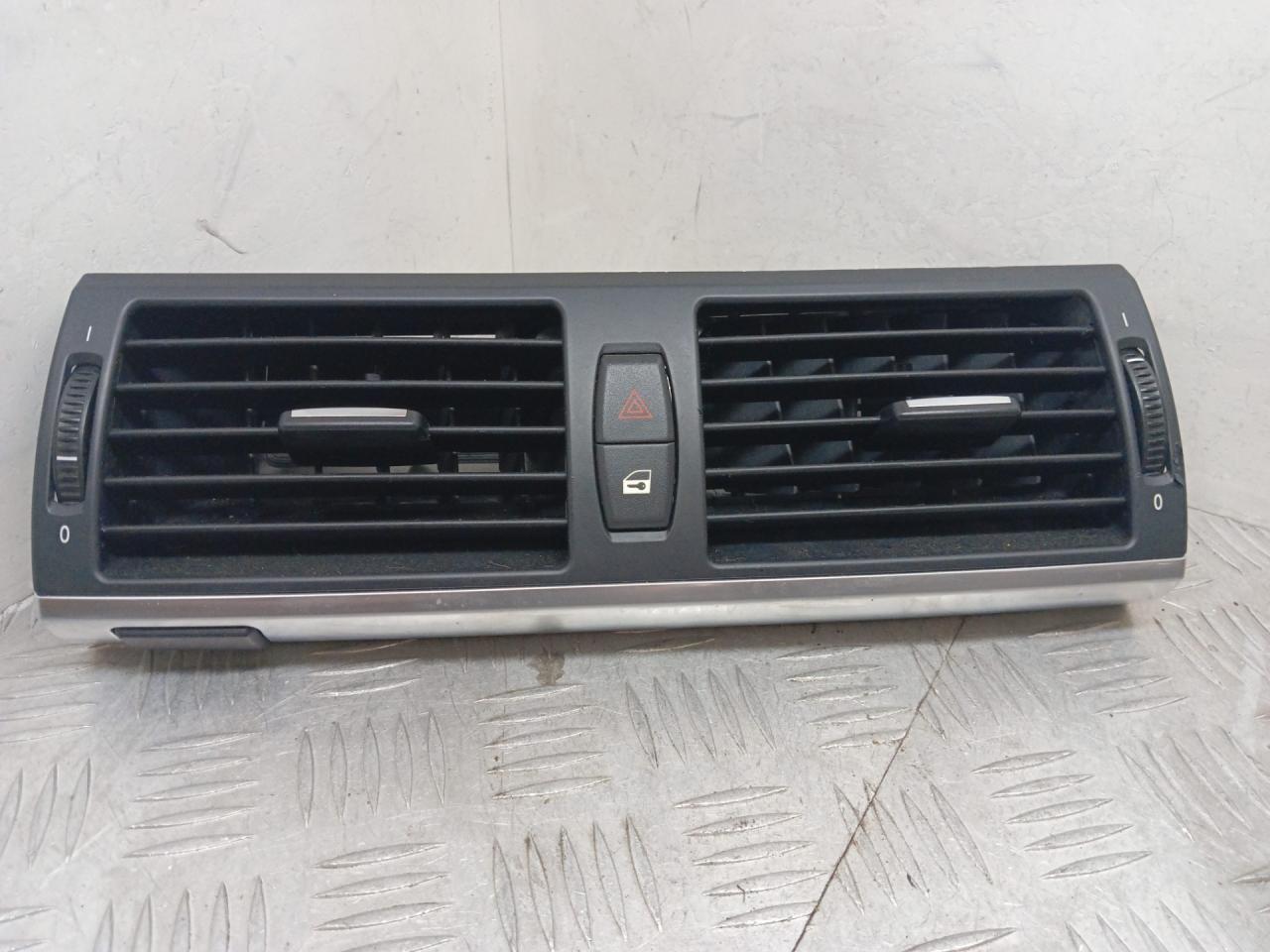 дефлектор обдува салона BMW X6 E71/E72 E71 2009, 3.5 л., M57D30 (306D5), дизель, АКПП, monacoblau (a35), внедорожник 5 дв., полный привод, правый руль, 7161801, 64227161801 - фото №1