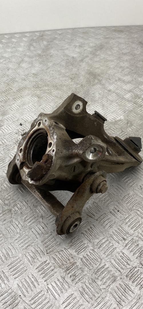 кулак задний правый BMW X6 E71/E72 E71 2009, 3.5 л., M57D30 (306D5), дизель, АКПП, monacoblau (a35), внедорожник 5 дв., полный привод, правый руль, 33326879102, 6879102 - фото №1