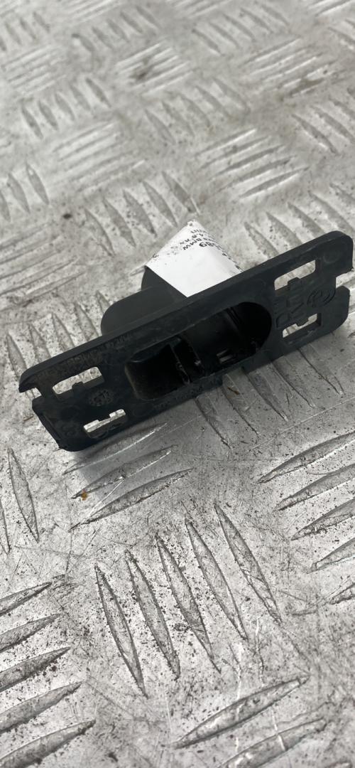 крепление парктроника BMW X5 E70 2008, 4.8 л., N62 B48 B, бензин, АКПП, черный schwarz 2 (668), внедорожник 5 дв., 7165462, 51117165462 - фото №1