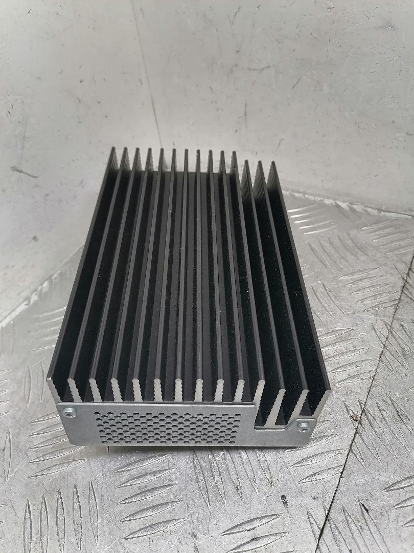 усилитель музыкальный BMW X5 E70 2008, 4.8 л., N62 B48 B, бензин, АКПП, черный schwarz 2 (668), внедорожник 5 дв., 9133913, 65129133913 - фото №1